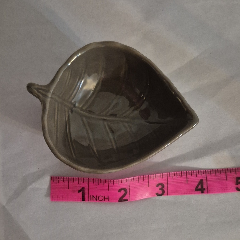 BIA Leaf-Shaped Gray Glossy Ceramic Decorative Bowl Dishwasher Oven Safe‎